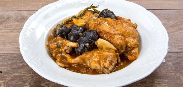 Кролик с маслинами