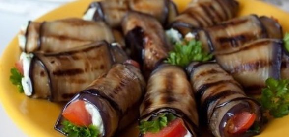 Рулетики из баклажанов с сыром фета