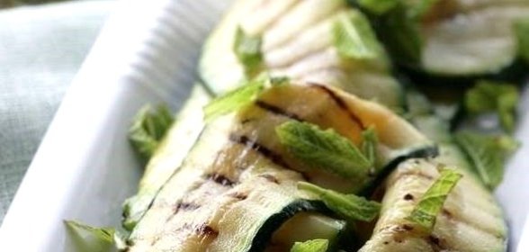 Молодые кабачки с мятой и лаймом