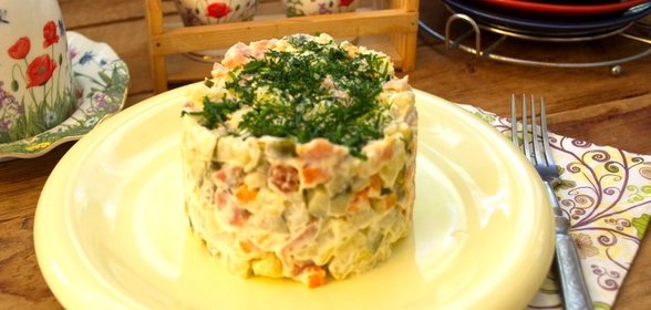 Салат с копченой рыбой