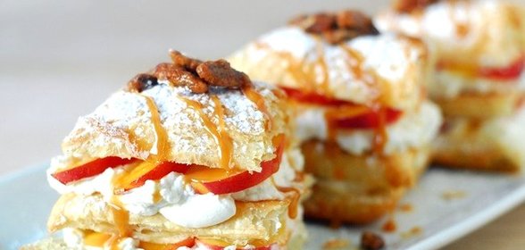 Десерт со взбитыми сливками