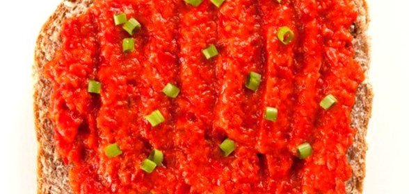 Постный спред из томатов и красных перцев с семенами подсолнуха