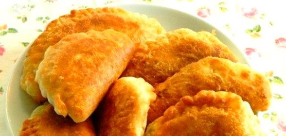Жареные пирожки из слоеного теста