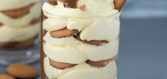 Банановый пудинг-парфе с соленой карамелью