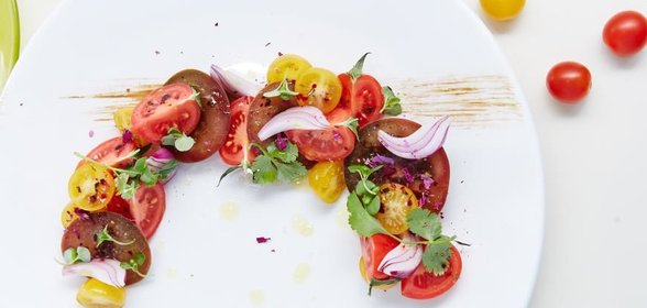Салат из ассорти помидоров с красным луком от Михаила Кукленко