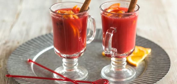 Горячий брусничный морс с корицей