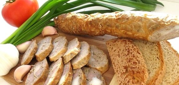 Домашняя колбаса в свиной сетке