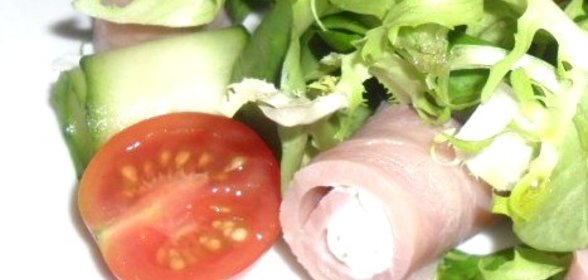 Салат из ветчины и творожного сыра