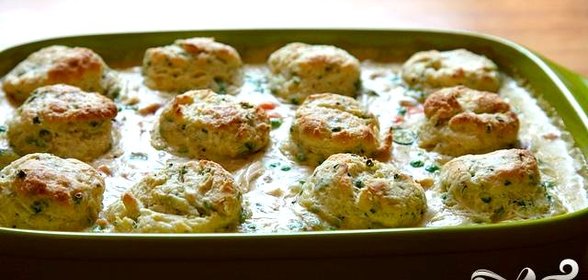 Запеченная курица с тестом и овощами