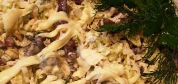 Фасолевый салат с копченым сыром