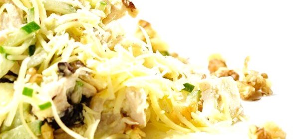 Куриный салат с орехами