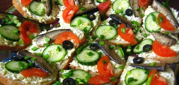 Бутерброды со шпротами