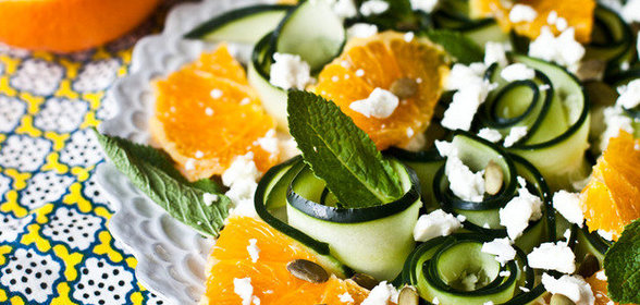 Салат с апельсином и огурцом