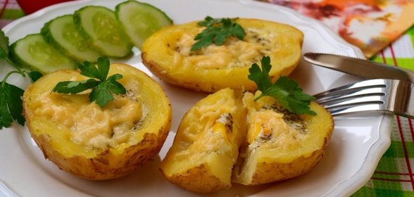 Картофель запечённый с перепелиными яйцами
