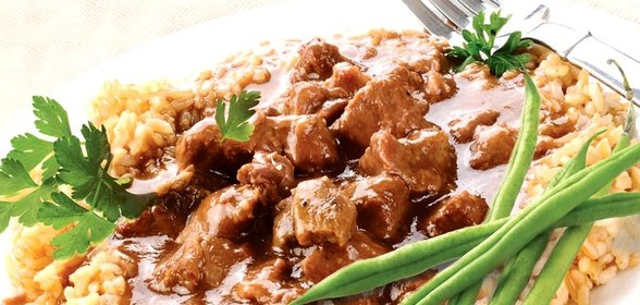 Гуляш из говядины в мультиварке