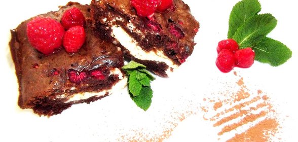 Малиновый мраморный брауни