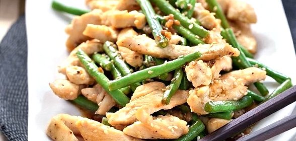 Рагу из индейки с зеленой фасолью и розмарином
