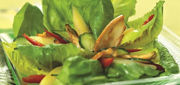 Теплый куриный салат со сладким перцем