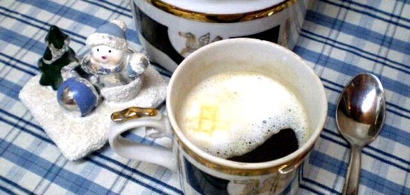 Кофе с корицей перцем и мороженым