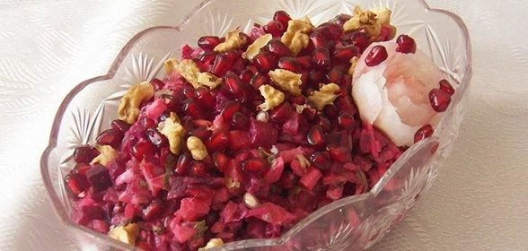 Салат из свеклы с гранатом и чесноком
