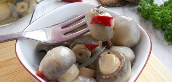 Шампиньоны маринованные острые