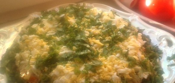 Весенний слоеный салат с курицей и шампиньонами