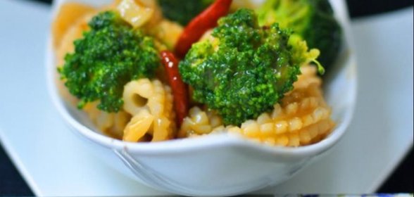 Закуска из кальмаров с брокколи по-китайски