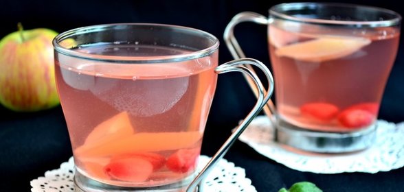 Компот из яблок и кизила с мятой