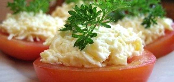 Помидоры с сыром и чесноком