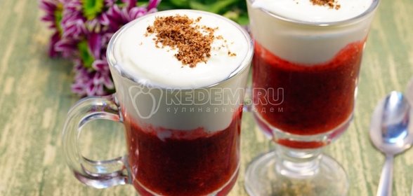 Брусничный смузи со сливками