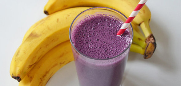 Бананово-черничный молочный коктейль с тофу