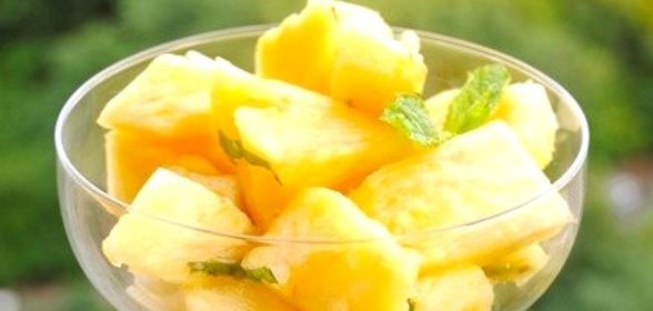 Ананас с мятным сиропом