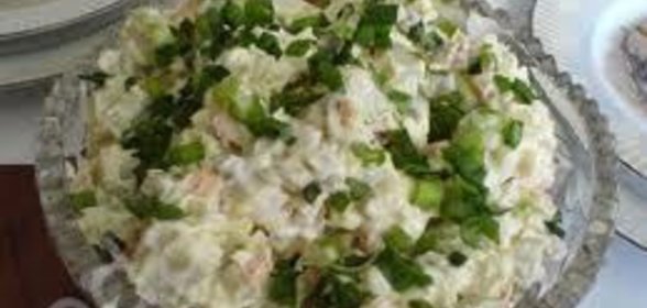 Салат Оливье с говяжим языком и огурцами