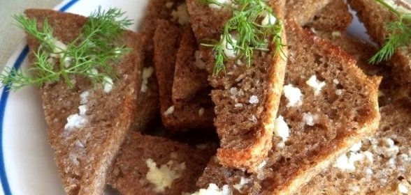 Чесночные гренки в духовке