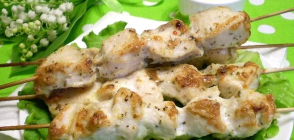Куриные шашлычки на шпажках в духовке для детей