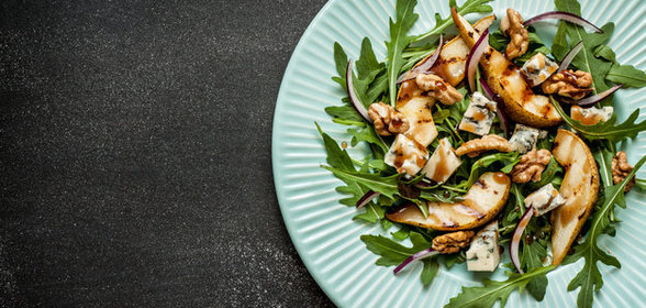 Грушевый салат с сыром рокфор