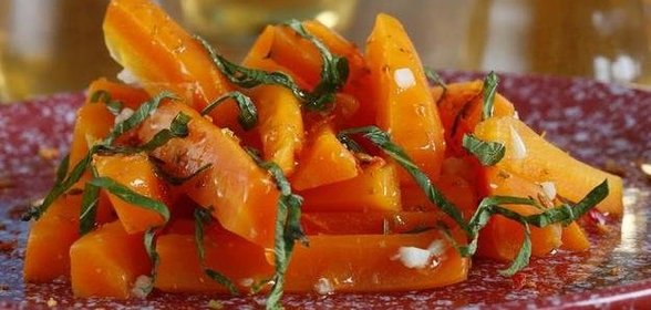 Теплый морковный салат со специями