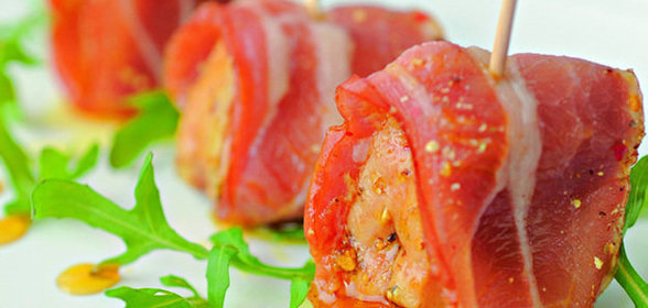 Рулетики с паштетом и беконом