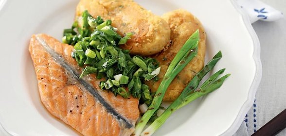 Норвежская семга с котлетками из красной чечевицы