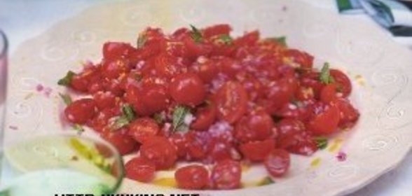 Салат из помидоров с мятой