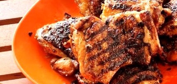 Чесночно-имбирные куриные бедрышки на гриле