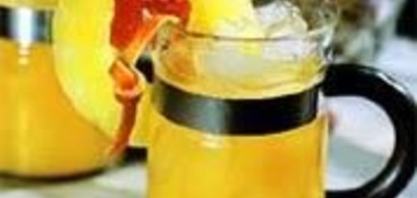 Груши под кленовым сиропом и йогуртом