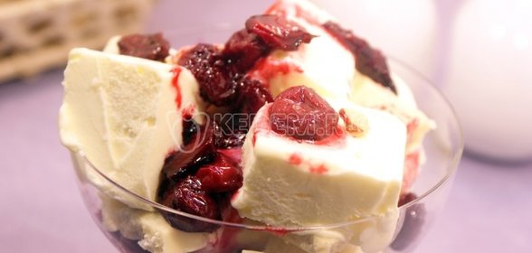 Мороженое с вишней