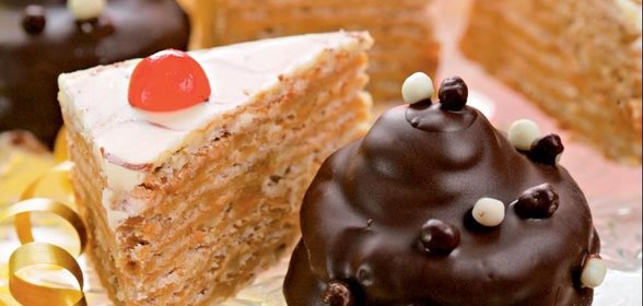 Шоколадное пирожное с черносливом