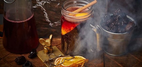 «Копченый» глинтвейн с черносливом