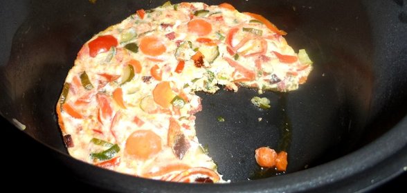 Омлет с овощами и колбасой в мультиварке