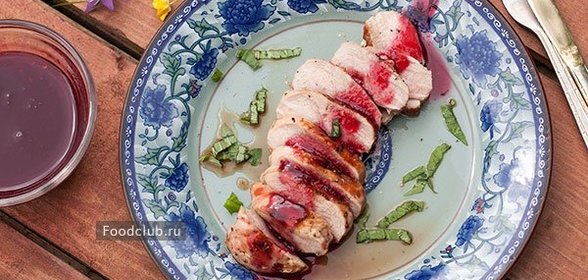 Утиная грудка на гриле с малиновым соусом