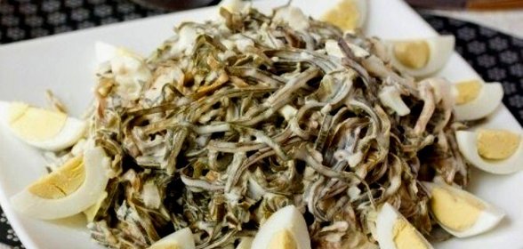 Салат с яйцом и морской капустой