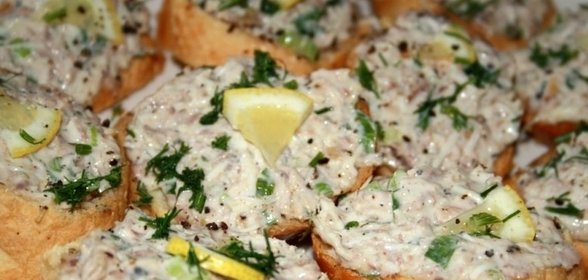 Закуска с печенью трески