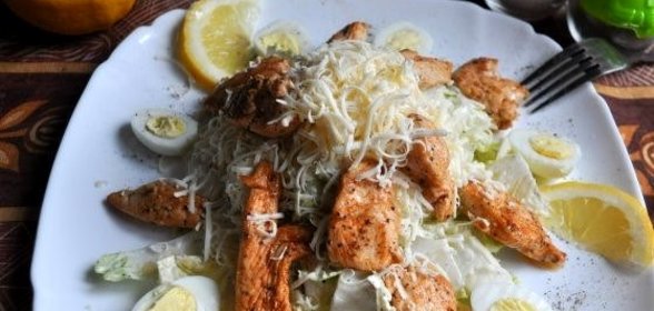 Салат с сулугуни и курицей